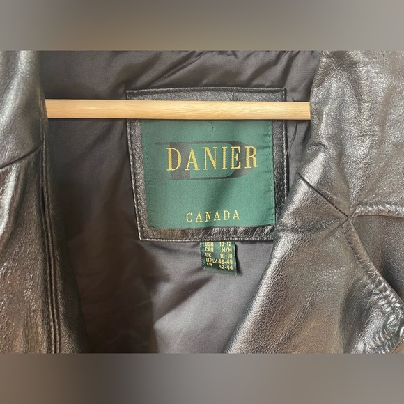 90’s Danier leather jacket - Picture 9 of 9